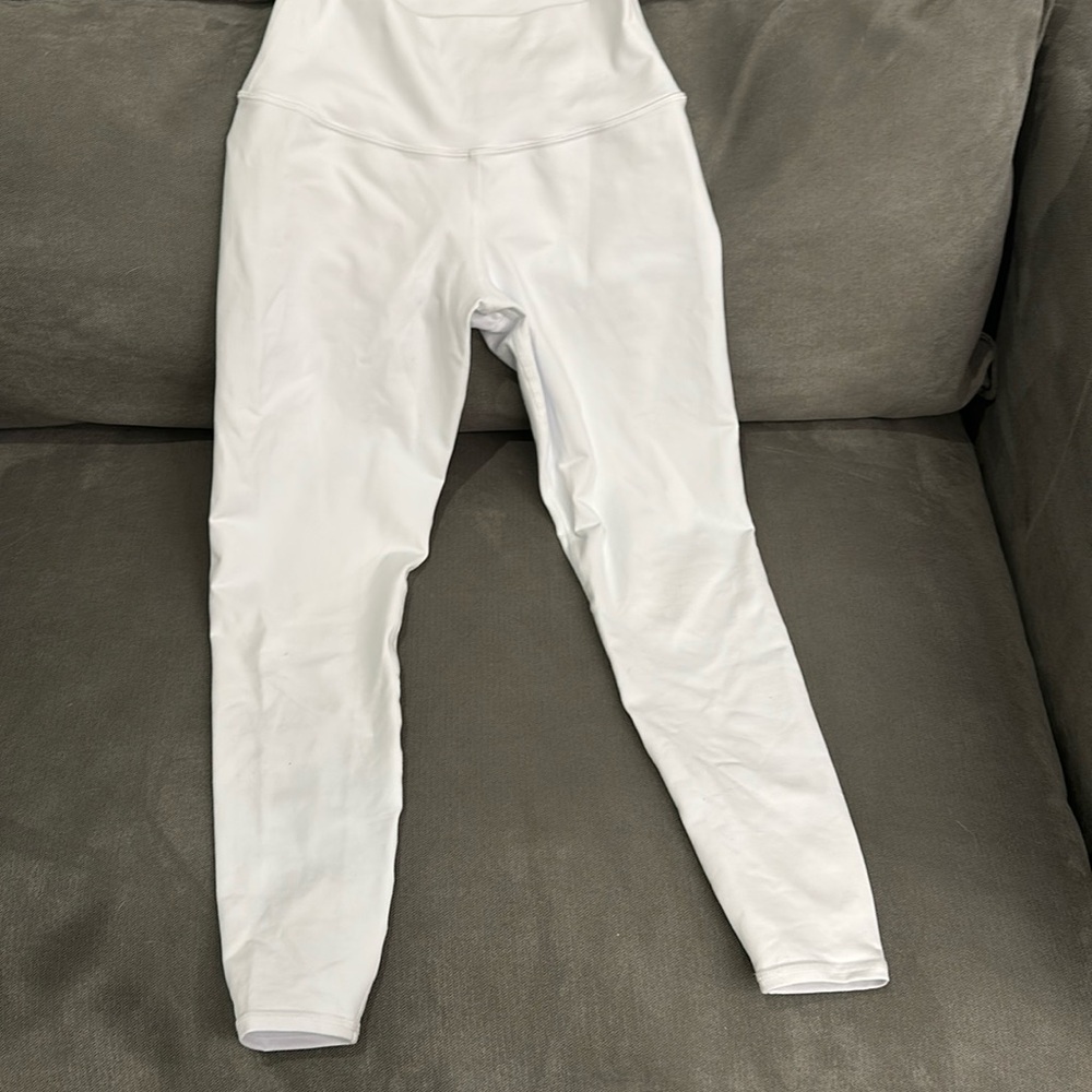 white alo leggings